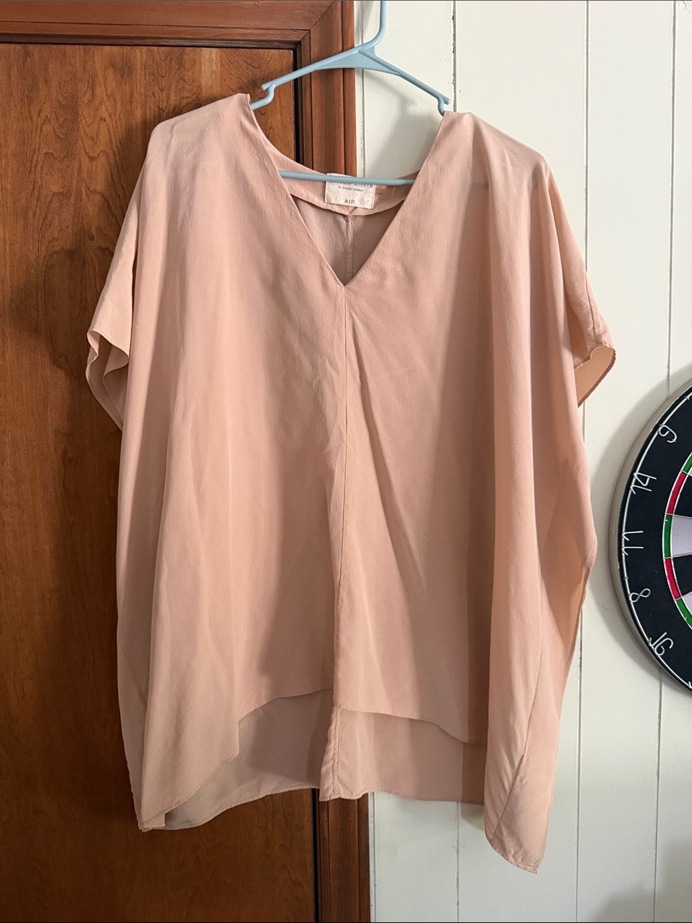 Alice + Olivia Air top 100% silk size large blush pink